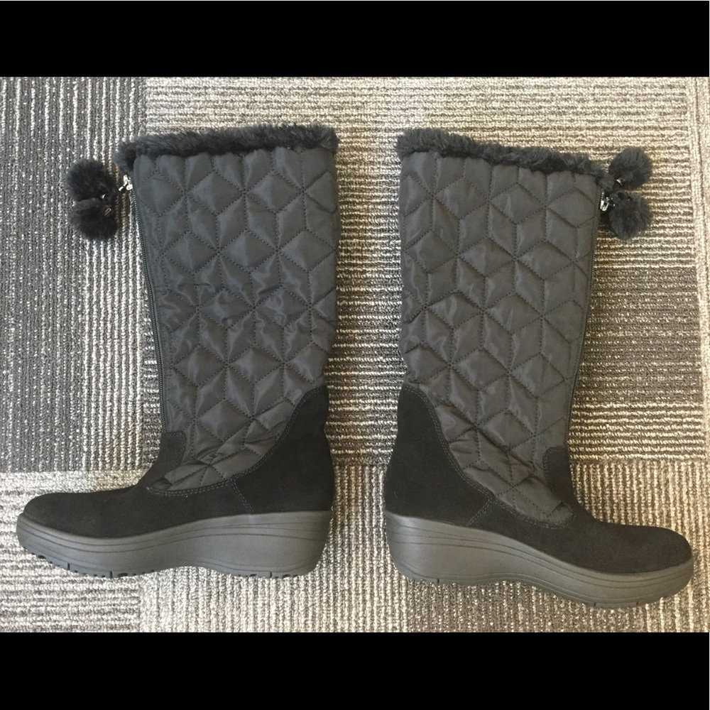 AK Sport winter boots. Size 6.